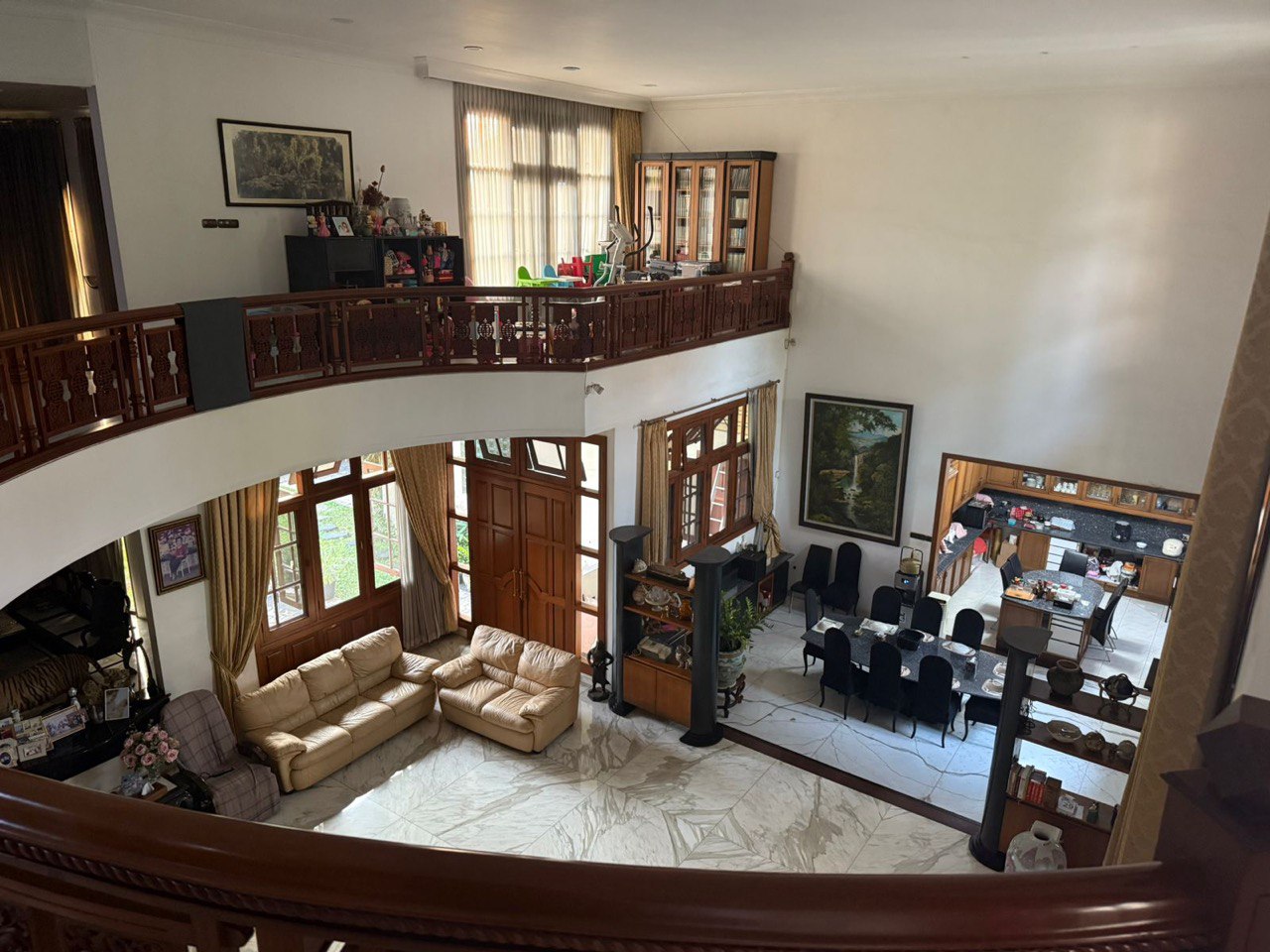 Dijual Rumah Mewah Full Furnish di Darmo Harapan Regency Surabaya Barat - Thumbnail 7