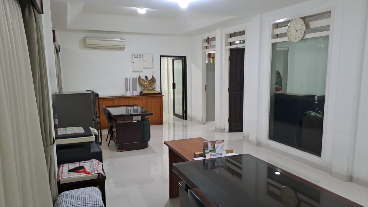 Dijual Rumah Kantor Siap Huni Luas di Jalan Tulungagung Surabaya Utara - Thumbnail 6