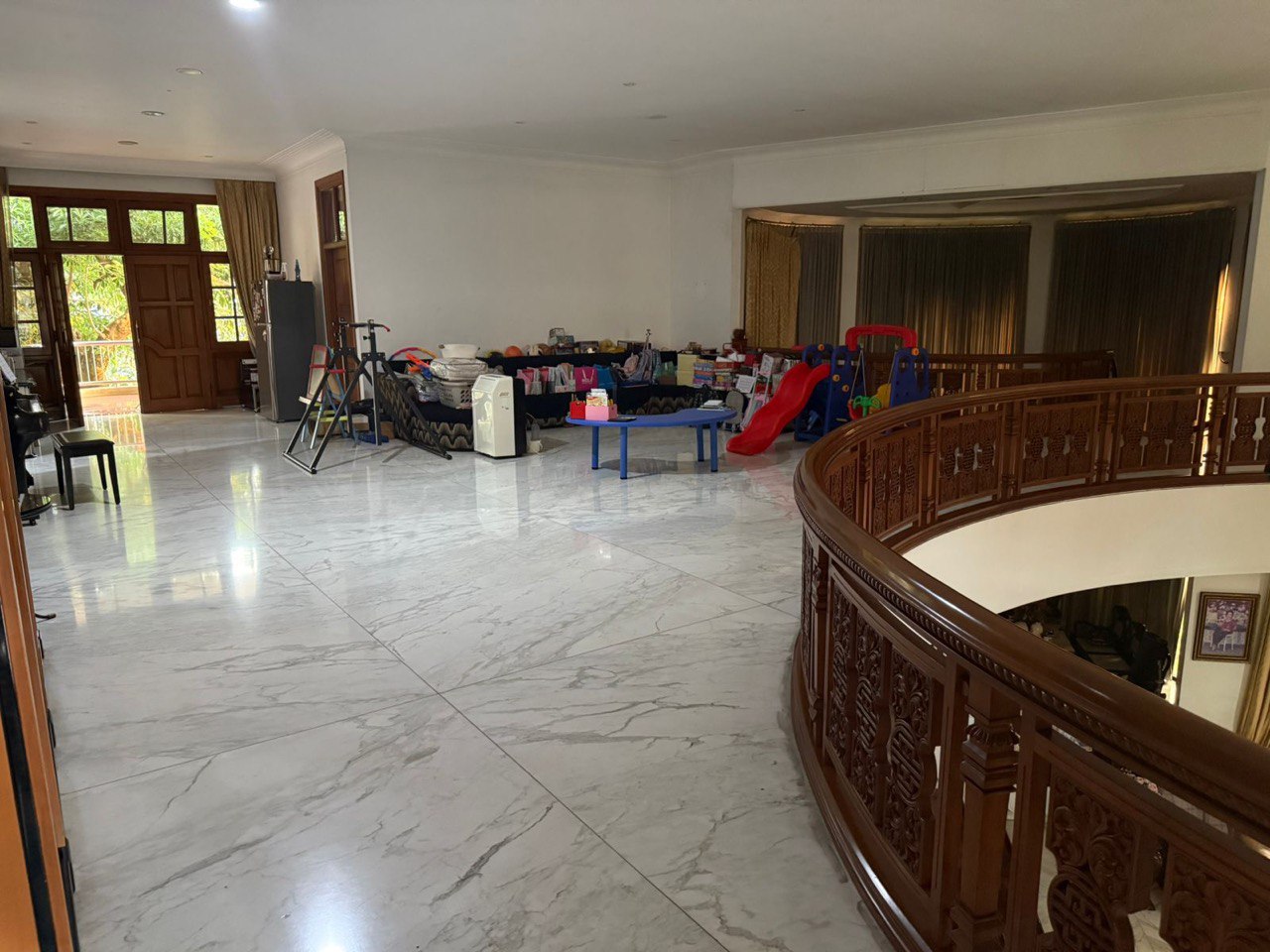 Dijual Rumah Mewah Full Furnish di Darmo Harapan Regency Surabaya Barat - Thumbnail 4