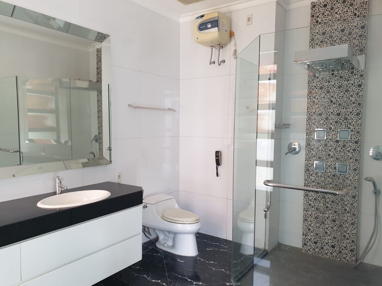 Dijual Rumah Mewah Siap Huni di Platinum Graha Family Surabaya Barat - Thumbnail 8