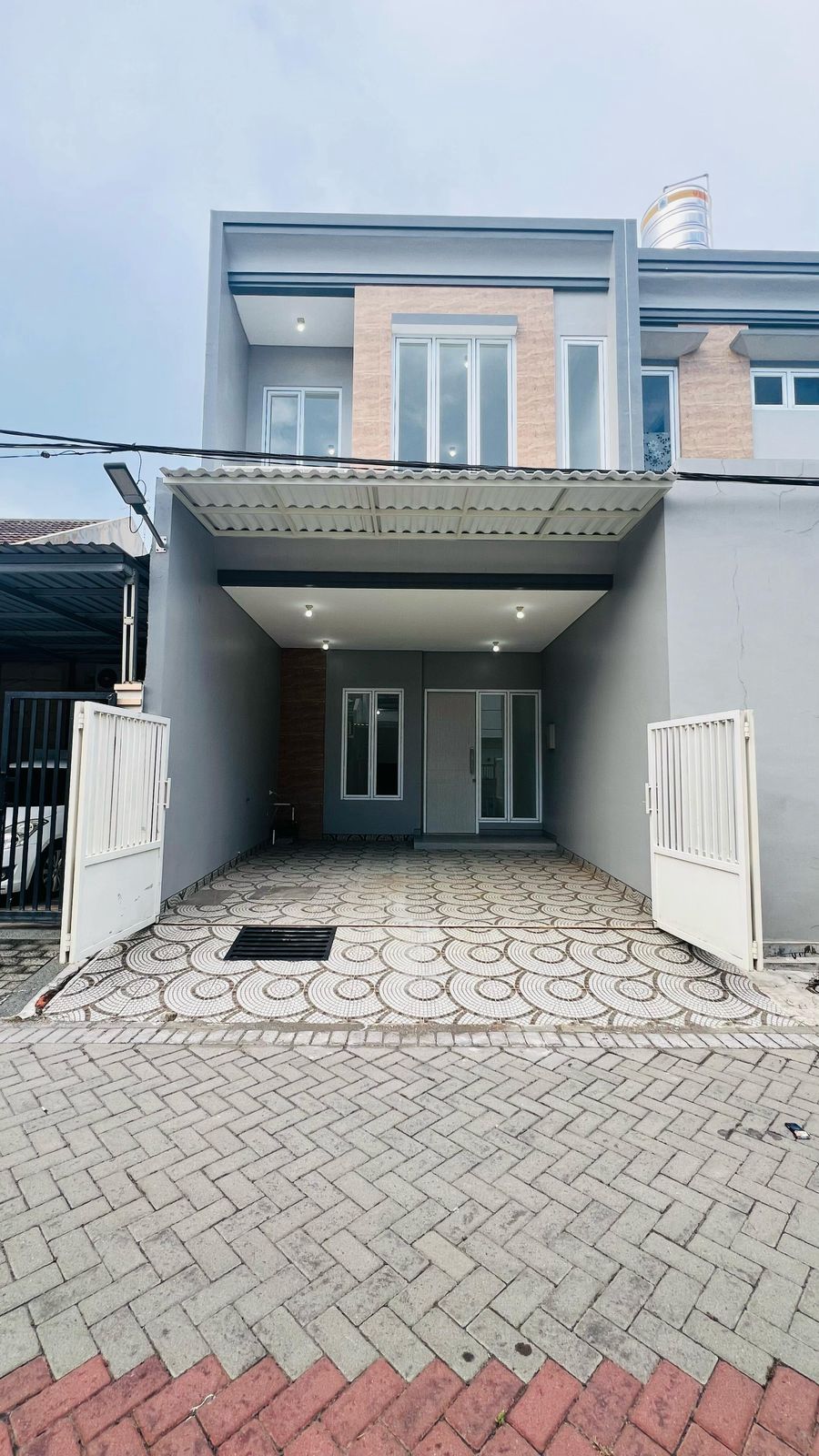 Dijual Rumah 2 Lantai Minimalis di Jalan Mangga Pondok Tjandra Sidoarjo - Image 1