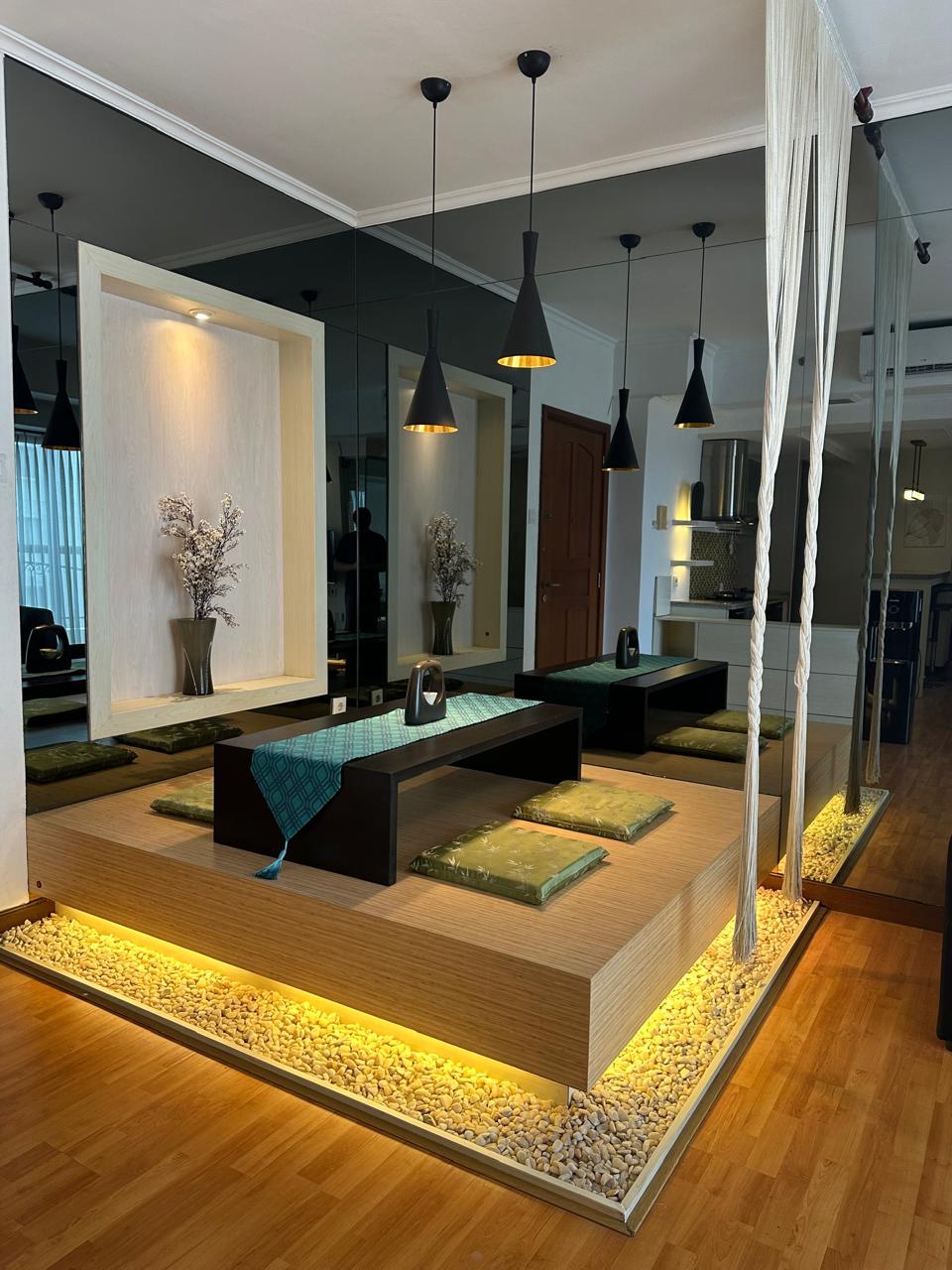 Disewakan Unit Apartemen Waterplace 3 BR Full Furnished Mewah di Pakuwon Indah Surabaya Barat - Image 1