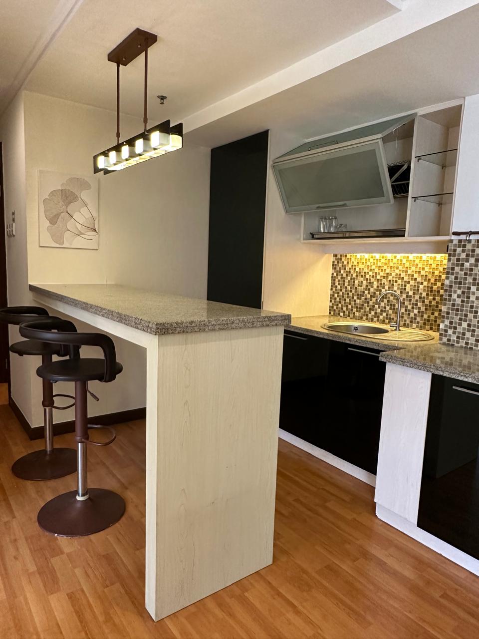 Disewakan Unit Apartemen Waterplace 3 BR Full Furnished Mewah di Pakuwon Indah Surabaya Barat - Thumbnail 2