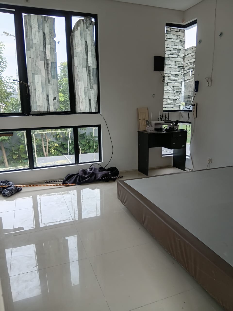 Disewakan Rumah Nyaman di Northwest Hill Citraland Surabaya Barat - Thumbnail 2