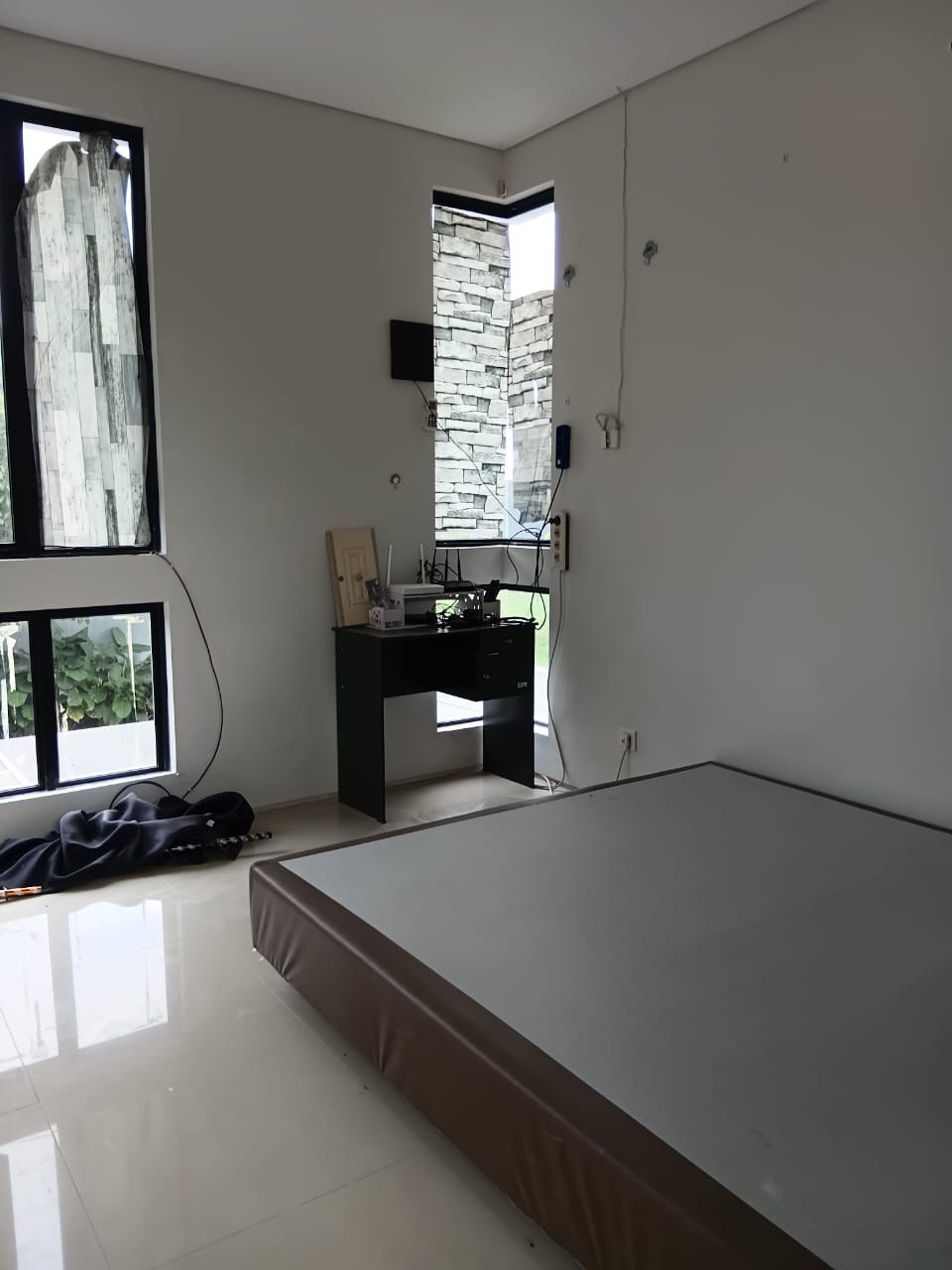 Disewakan Rumah Nyaman di Northwest Hill Citraland Surabaya Barat - Thumbnail 3