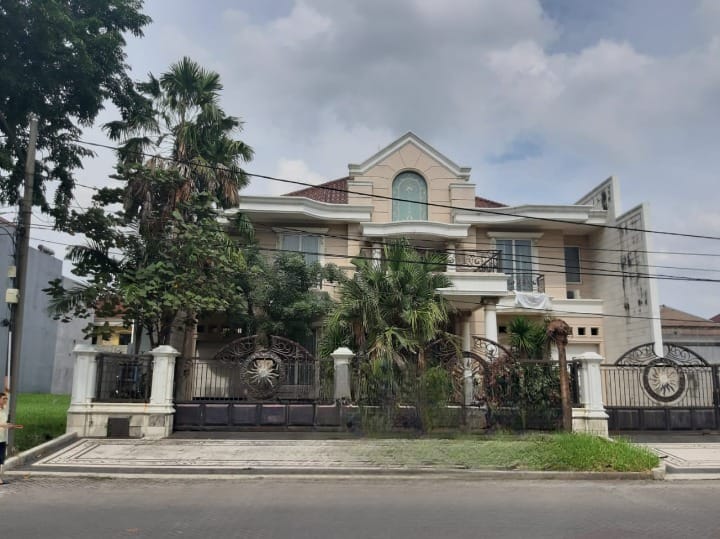 Dijual Rumah Mewah Strategis Lokasi Araya Surabaya Timur - Image 1