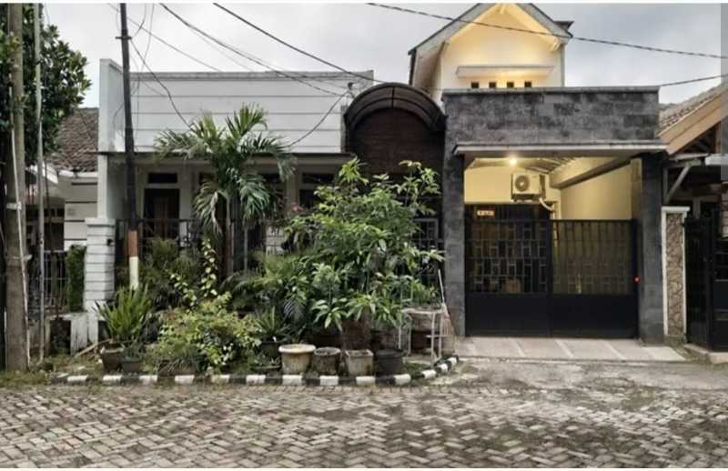Dijual Rumah Nyaman Strategis di Wilayah Babatan Pilang Surabaya Barat - Image 1