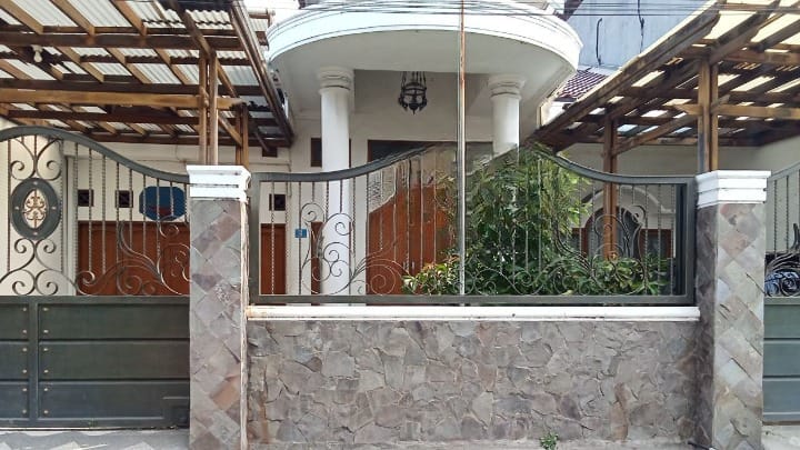 Dijual Rumah Strategis Siap Huni Lokasi Surabaya Selatan - Image 1
