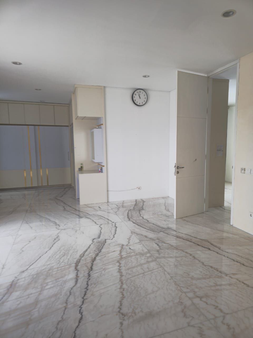 Dijual Rumah Siap Huni Strategis di Green Lake Citraland Surabaya Barat - Thumbnail 2