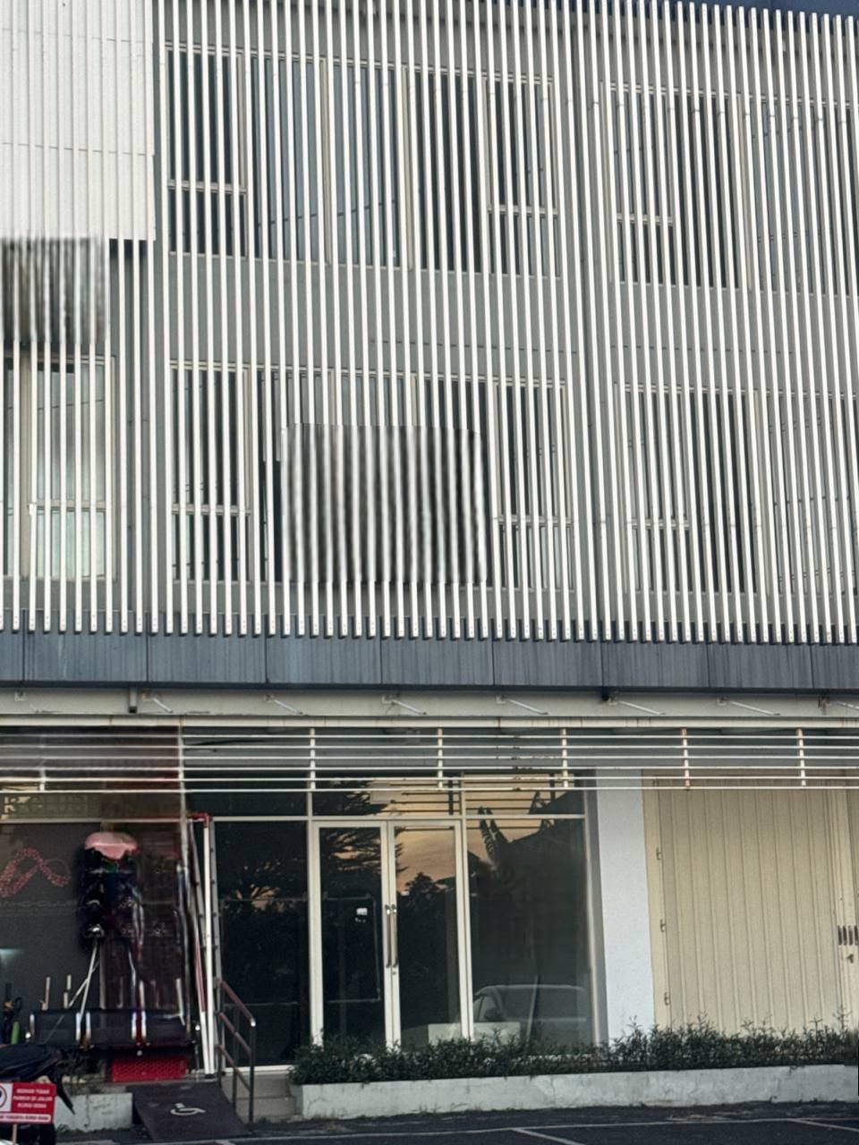 Disewakan Ruko 3 Lantai di North Junction Citraland Surabaya Barat - Image 1