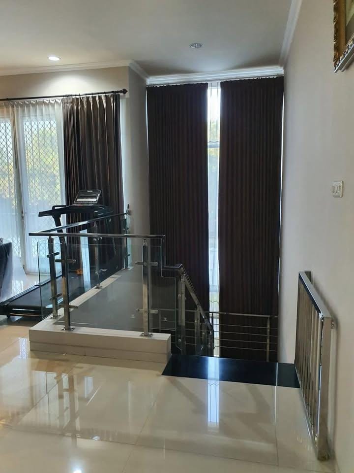 Dijual Rumah Mewah 2 Lantai Furnished Eastwood Citraland Surabaya Barat - Thumbnail 2