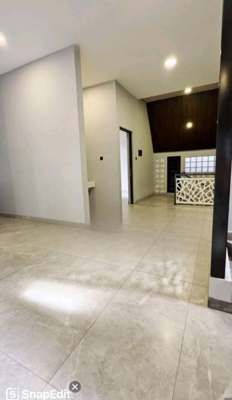 Dijual / Disewakan Rumah Mewah Minimalis dengan Kolam Renang di San Antonio Surabaya Timur - Image 1