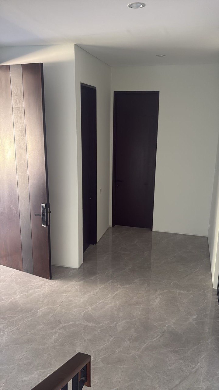 Disewakan Rumah Baru Gress di District 9 Citraland Surabaya Barat - Thumbnail 3