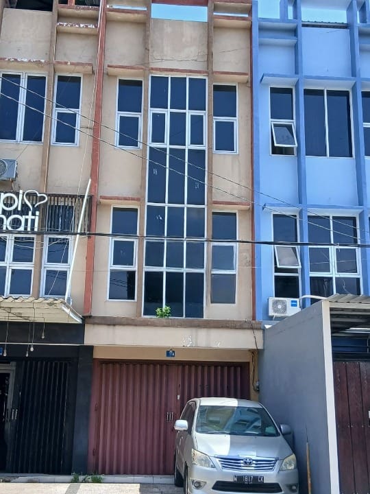 Disewakan Ruko 3,5 Lantai Lokasi Strategis di Raya Kutisari Surabaya Selatan - Image 1