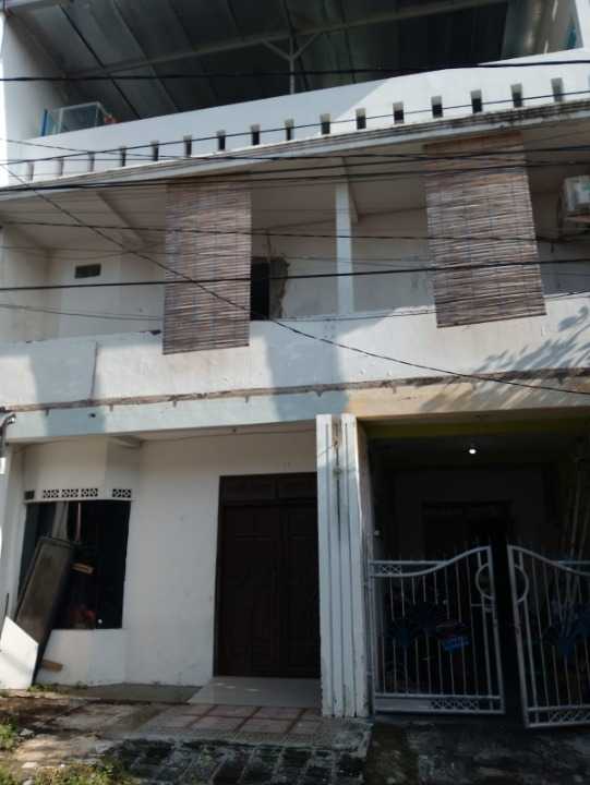 Dijual Rumah Kost 3 Lantai Strategis di Perumahan Gunung Sari Indah Surabaya Selatan - Image 1