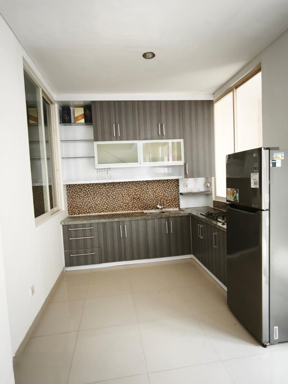 Dijual/Disewakan Rumah Bagus Furnished di Long Beach Pakuwon City Surabaya Timur - Thumbnail 4