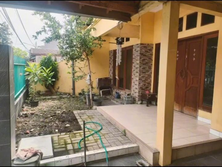 Dijual Rumah Asri 3 Lantai di Wilayah Kutisari Indah Barat Surabaya Selatan - Thumbnail 2