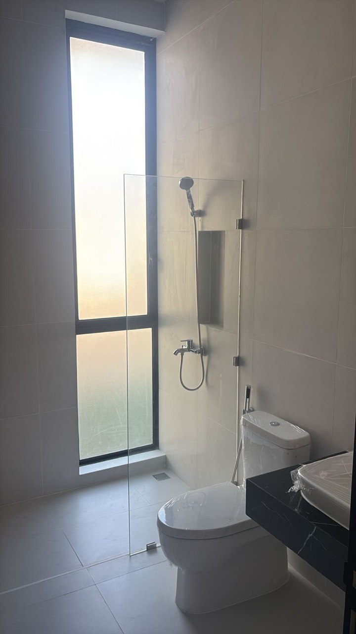 Disewakan Rumah Baru Gress di District 9 Citraland Surabaya Barat - Thumbnail 7