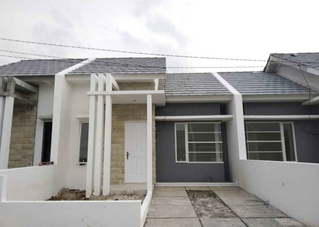 Dijual Rumah Baru Dekat Dengan Pusat Pendidikan di Dewe Residence Gresik - Image 1