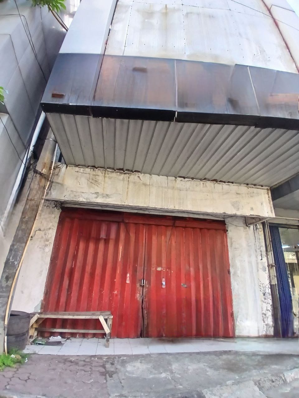 Disewakan Ruko Strtegis di Kramat Gantung Surabaya Pusat - Image 1