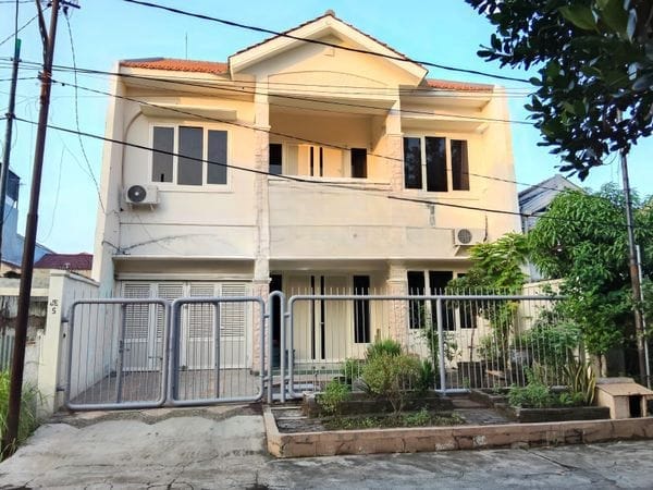 Dijual/disewakan Rumah Mewah 2 Lantai Lokasi Strategis Jemursari Surabaya Selatan - Image 1