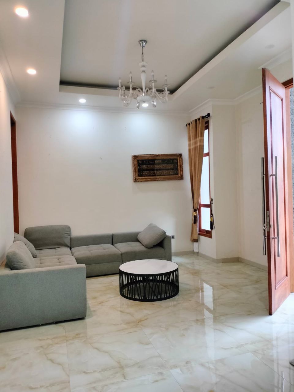 Dijual Rumah Mewah Strategis di Jalan Cempaka Jogotrunan Lumajang - Thumbnail 2