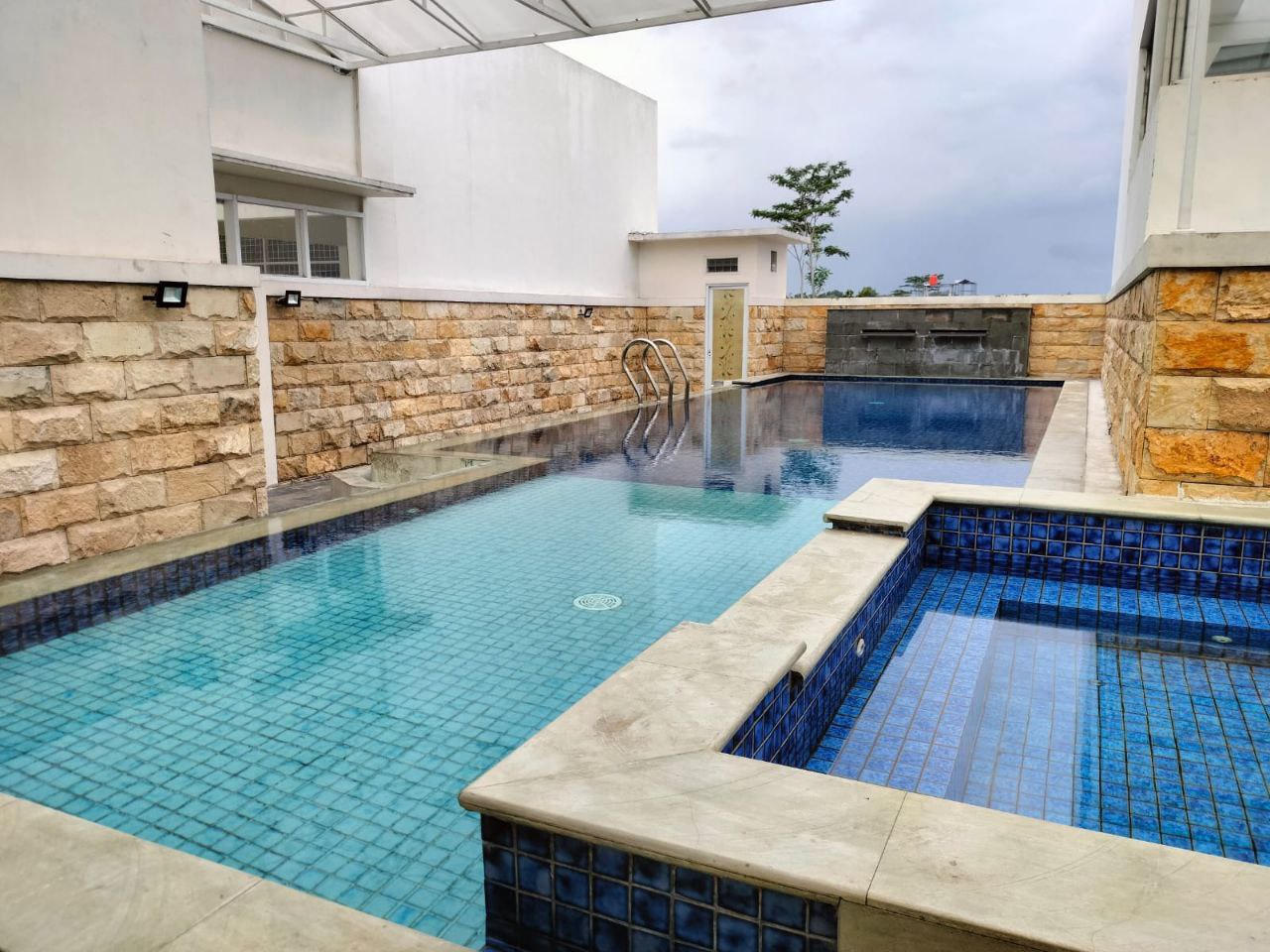 Dijual Rumah Mewah Strategis di Jalan Cempaka Jogotrunan Lumajang - Thumbnail 4