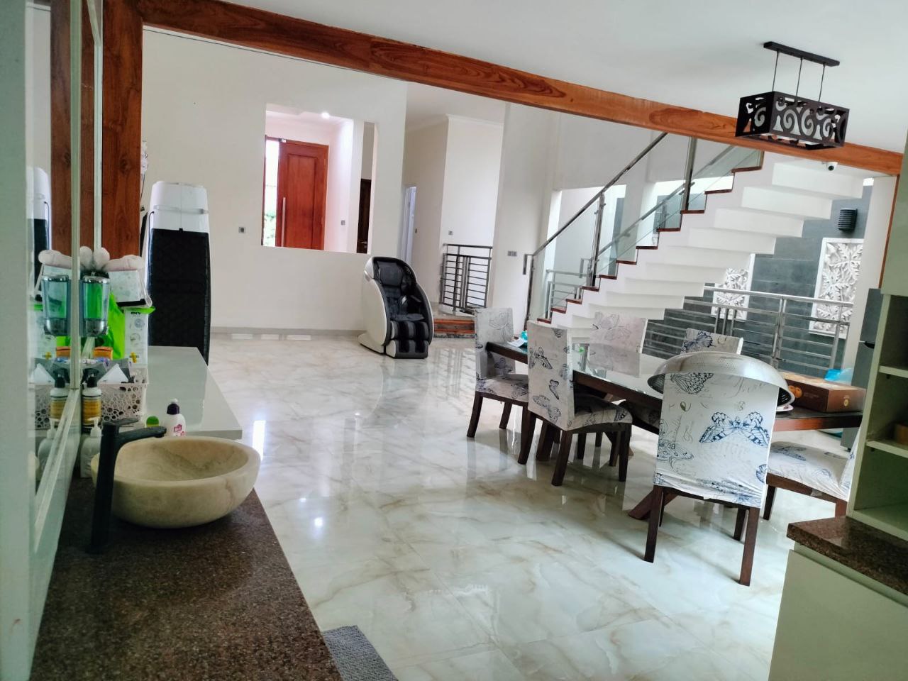 Dijual Rumah Mewah Strategis di Jalan Cempaka Jogotrunan Lumajang - Thumbnail 5