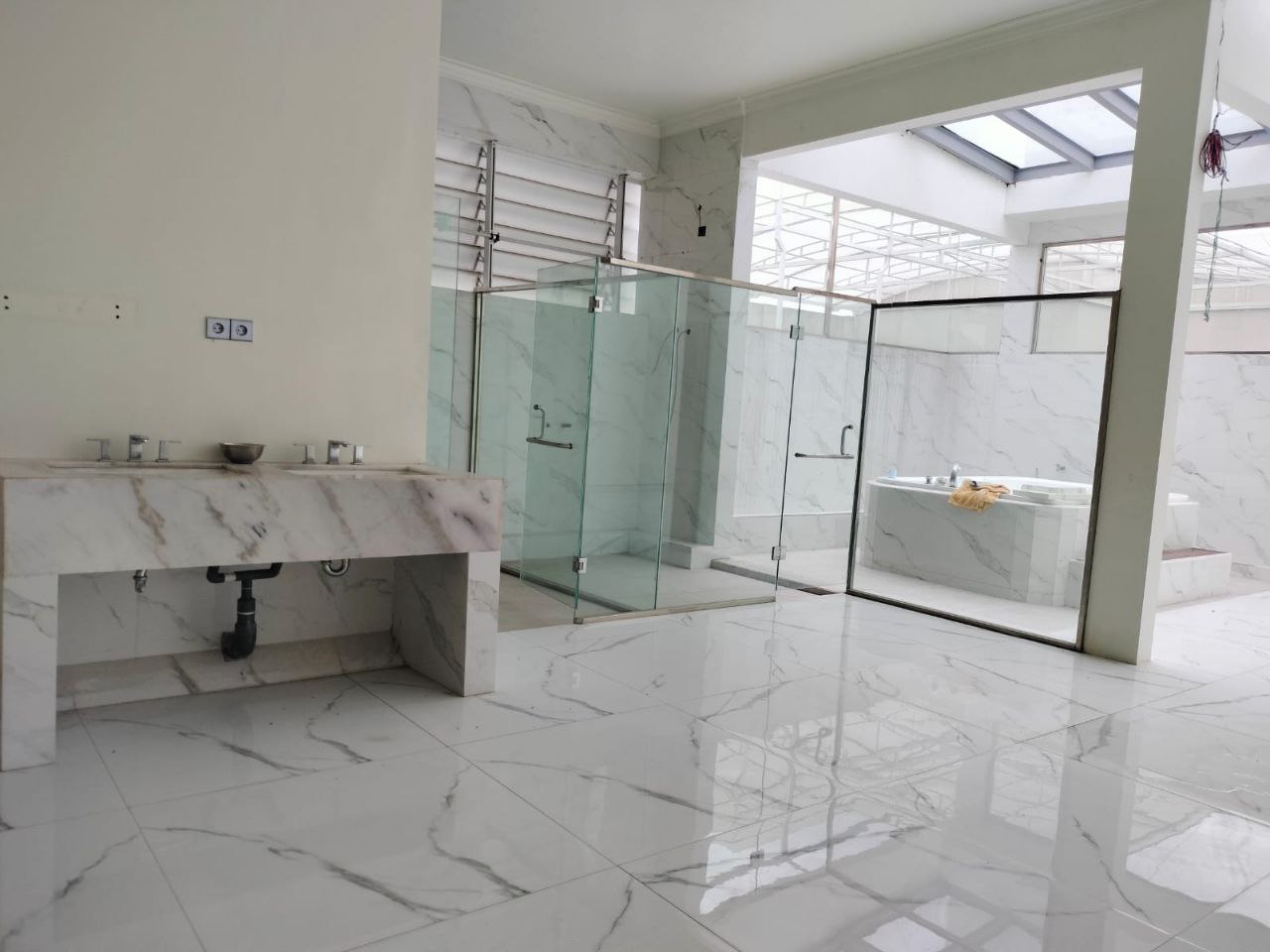 Dijual Rumah Mewah Strategis di Jalan Cempaka Jogotrunan Lumajang - Thumbnail 6