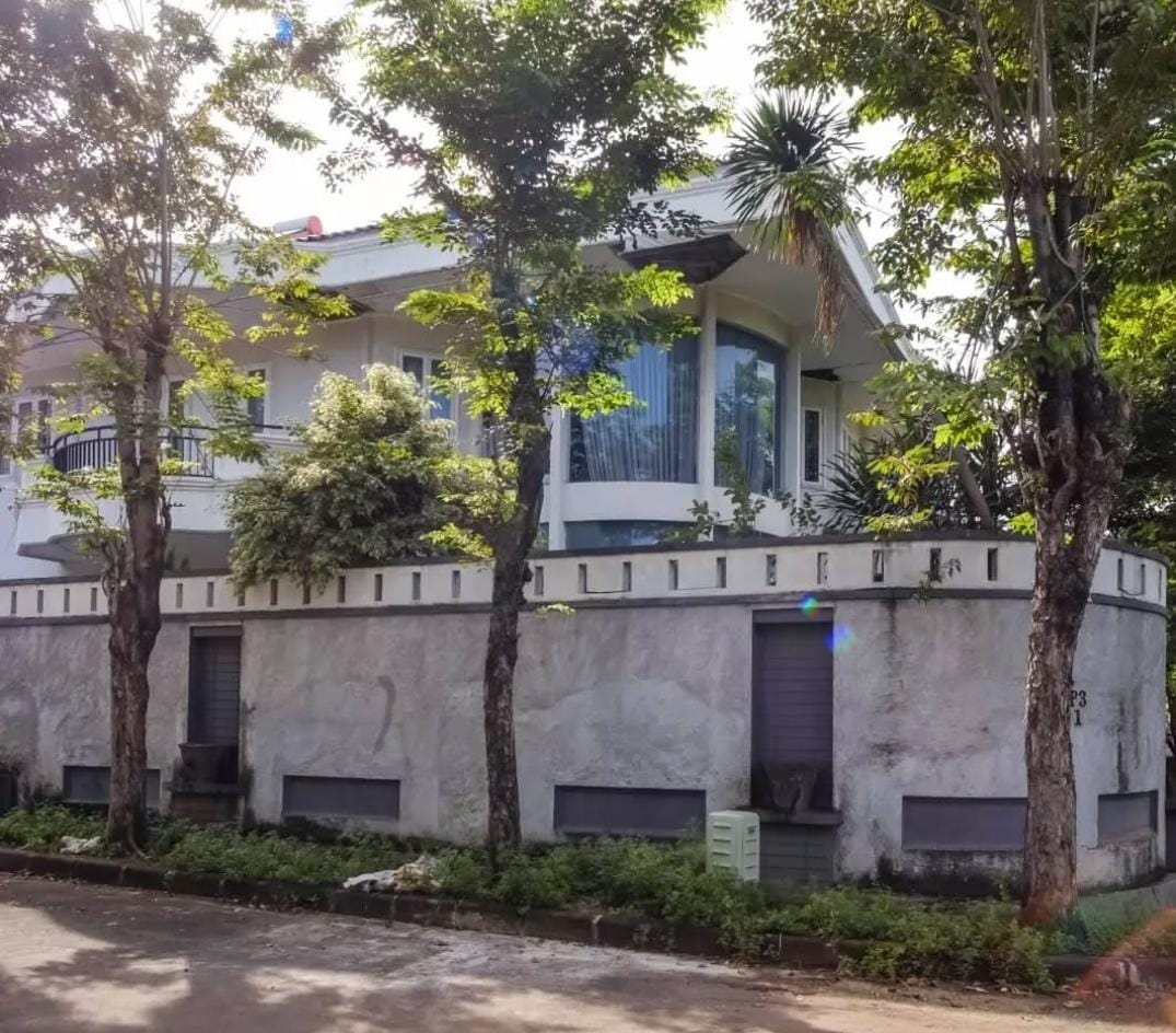 Dijual Rumah Mewah 2 Lantai Lokasi di Taman Kebon Jeruk Jakarta Barat - Image 1