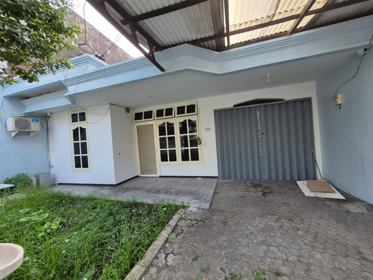 Dijual/Disewakan Rumah di Jalan Simpang Darmo Permai Selatan Surabaya Barat - Image 1