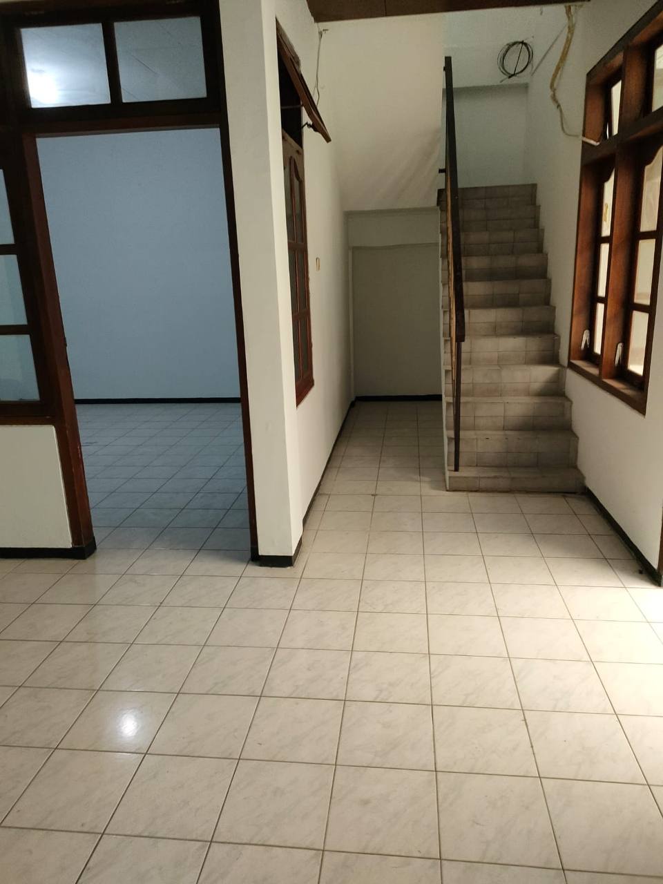 Dijual /disewakan Rumah 2 Lantai di Simpang Darmo Permai Selatan Surabaya Barat - Thumbnail 4