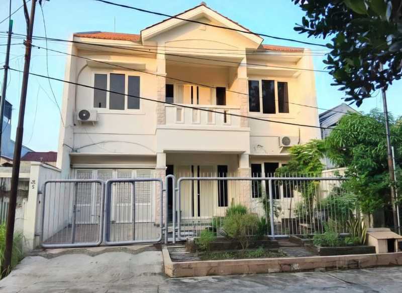 Dijual/disewakan Rumah Semi Furnished di Jemursari Timur Surabaya Selatan - Image 1