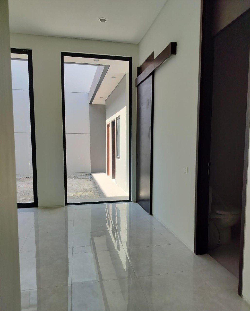 Disewakan Rumah Baru di District Nine Citraland Surabaya Barat - Thumbnail 4