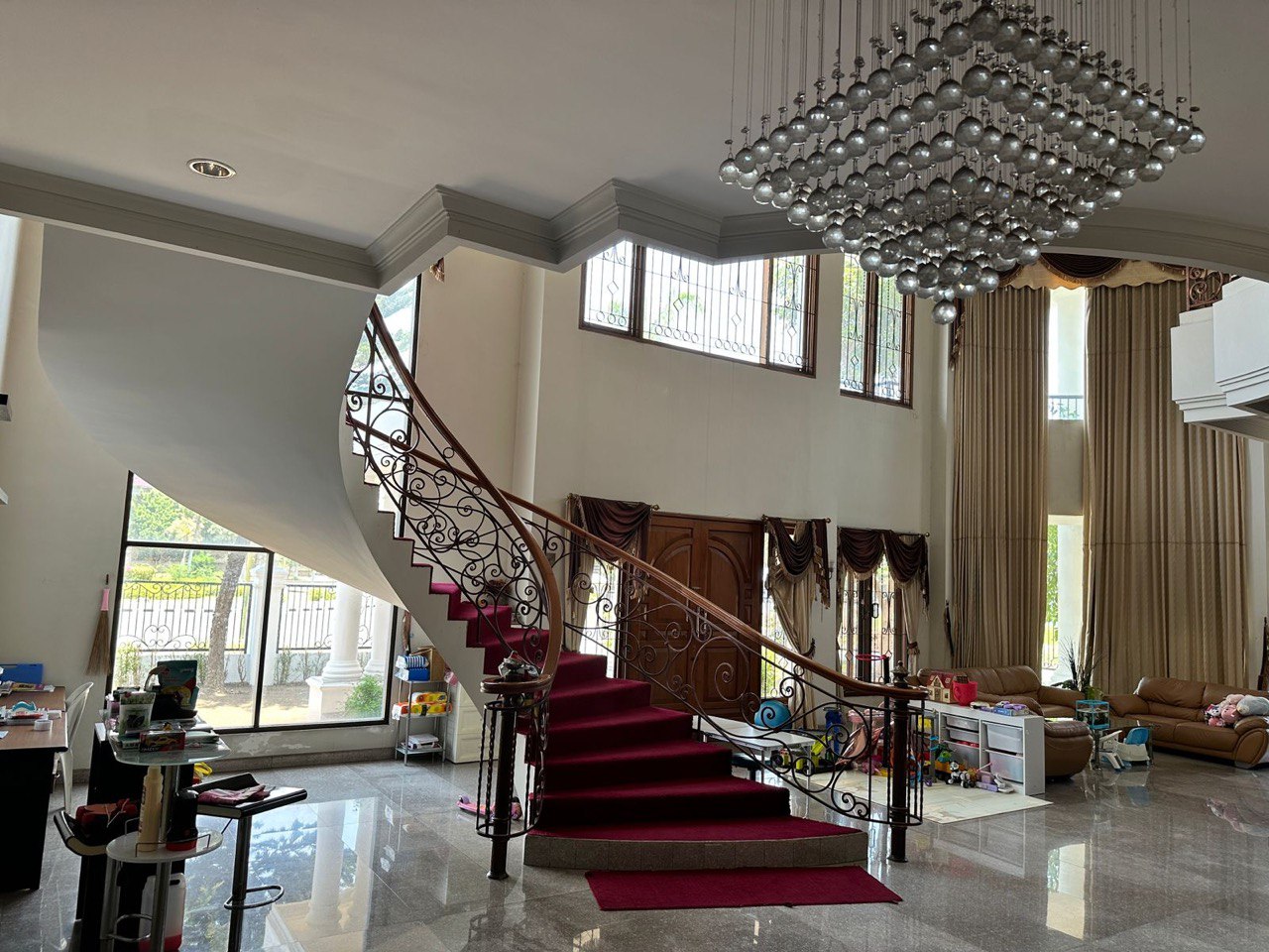 Dijual Rumah Mewah Full Furnished Siap Huni di Araya Surabaya Timur - Image 1