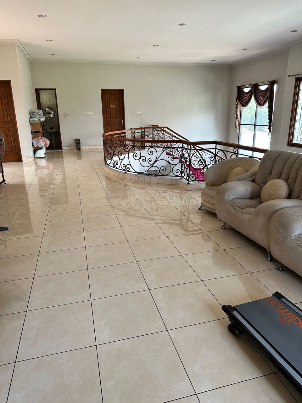 Dijual Rumah Mewah Full Furnished Siap Huni di Araya Surabaya Timur - Thumbnail 3