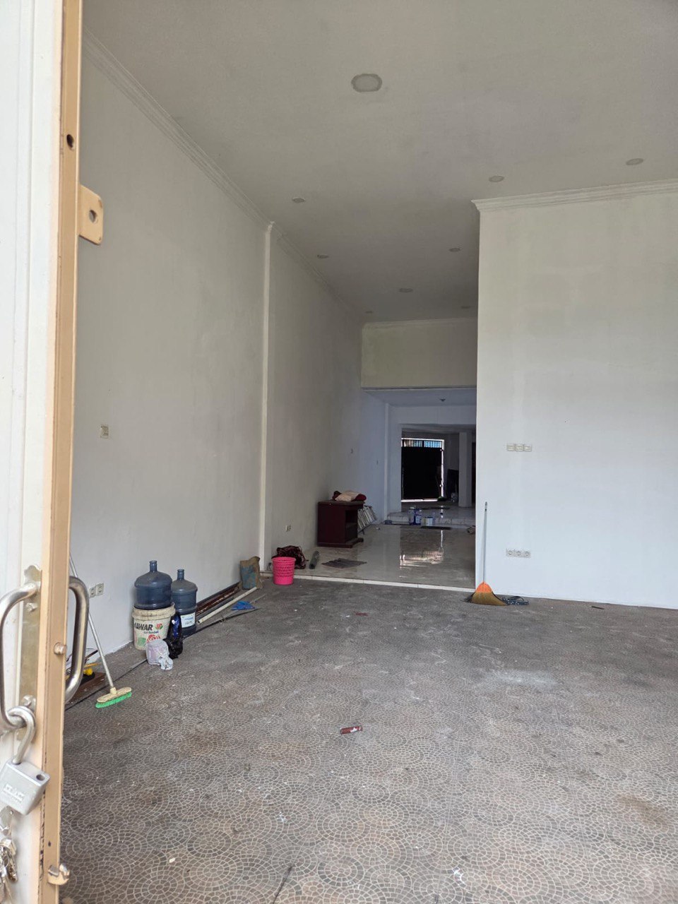 Disewakan Rumah Nyaman Strategis di Krembangan Barat Surabaya Utara - Thumbnail 2