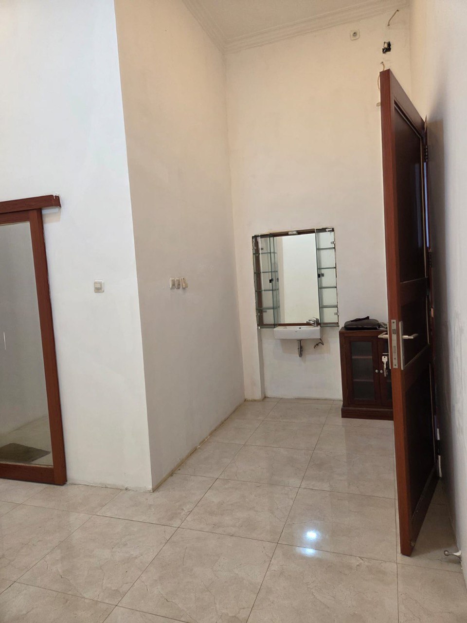 Disewakan Rumah Nyaman Strategis di Krembangan Barat Surabaya Utara - Thumbnail 6