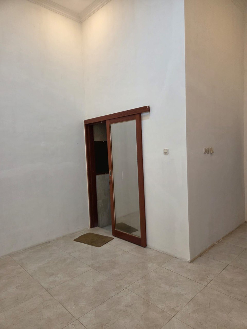 Disewakan Rumah Nyaman Strategis di Krembangan Barat Surabaya Utara - Thumbnail 8