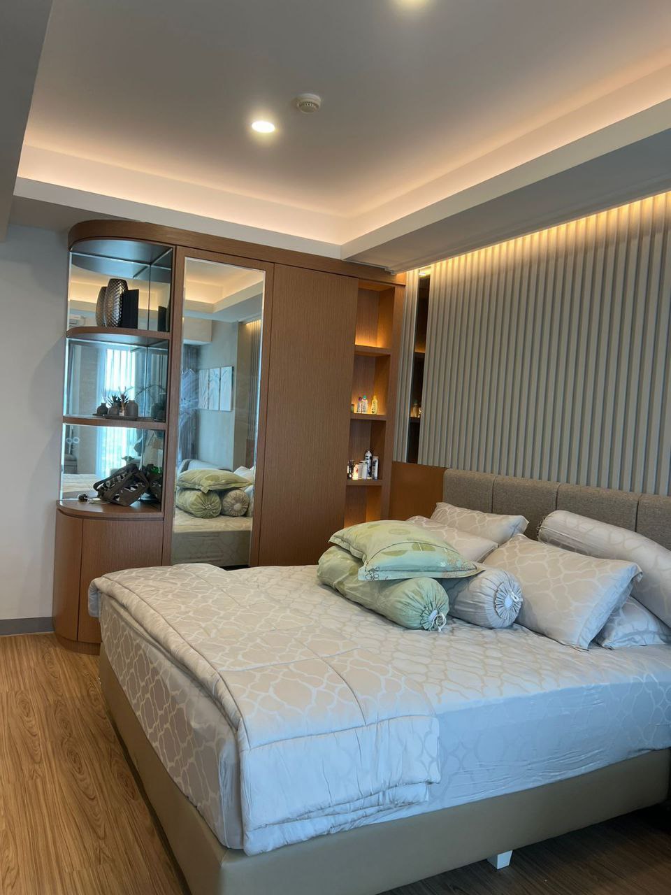 Disewakan Apartemen Mewah Full Furnished di Benson Surabaya Barat - Thumbnail 3