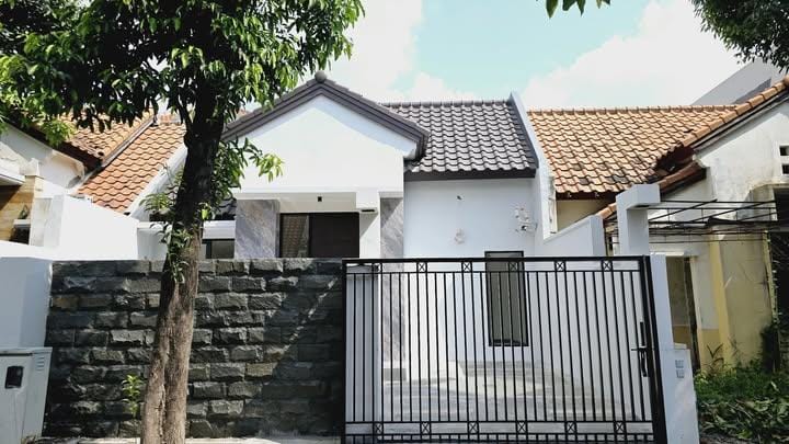 Dijual Rumah Siap Huni Harga Terjangkau di Taman Puspa Raya di Citraland Surabaya Barat - Image 1