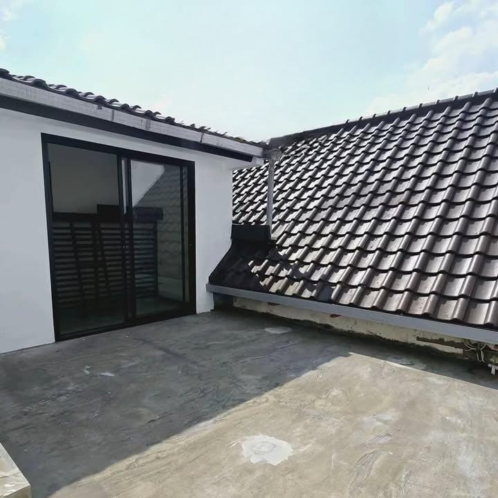 Dijual Rumah Siap Huni  Harga Terjangkau di Taman Puspa Raya di Citraland Surabaya Barat - Thumbnail 3
