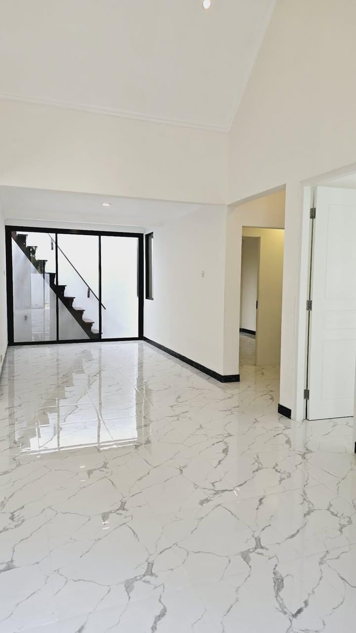 Dijual Rumah Siap Huni  Harga Terjangkau di Taman Puspa Raya di Citraland Surabaya Barat - Thumbnail 4