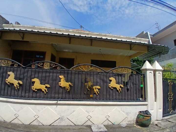 Dijual Rumah Bagus Terawat di Jalan Kalikepiting Jaya Surabaya Timur - Image 1