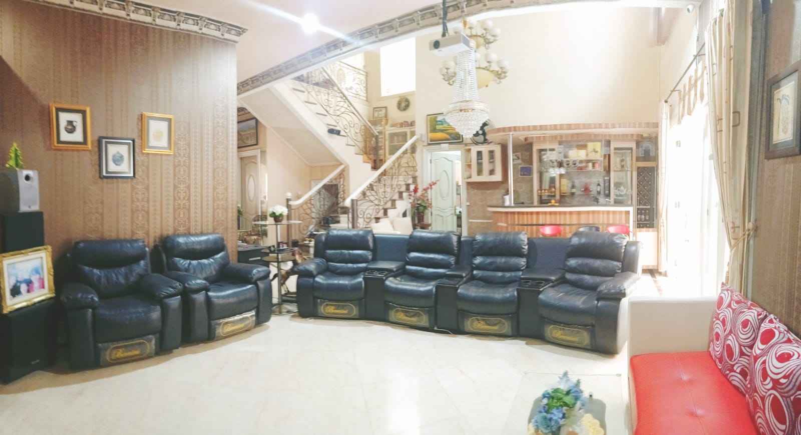 Dijual Rumah Classic Full Furnished Premium di kawasan Gayungsari Timur - Thumbnail 5