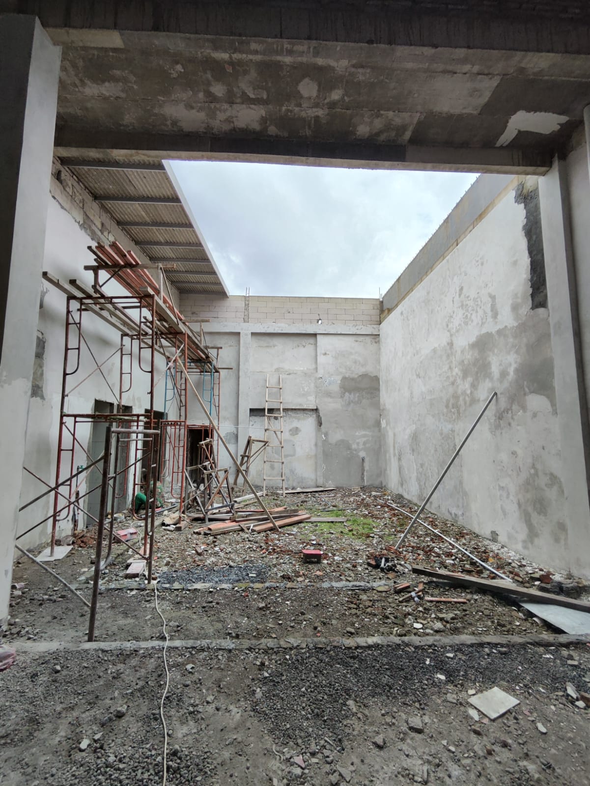 Disewakan Tempat Usaha Strategis Raya Darmo Permai Timur Surabaya Barat - Thumbnail 4