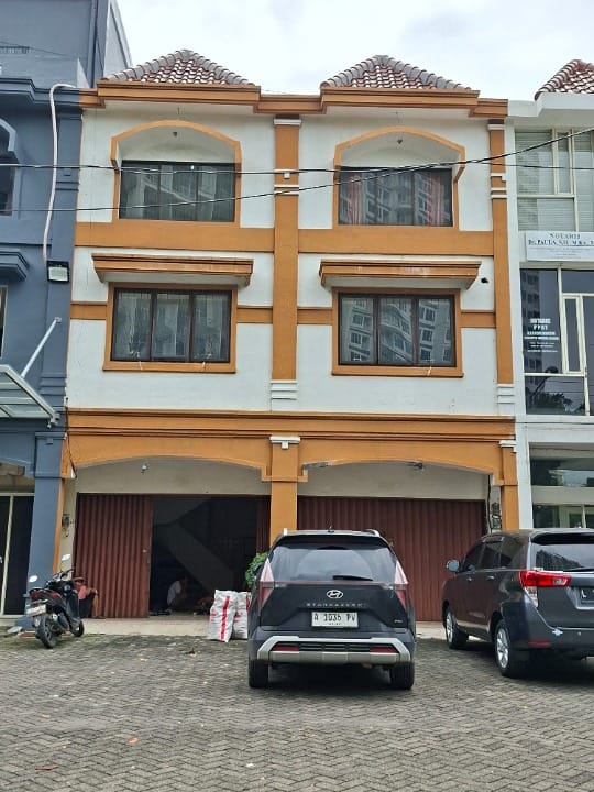 Disewakan Ruko 3 Lantai Siap Huni Lokasi Strategis Raya Darmo Permai Surabaya Barat - Image 1