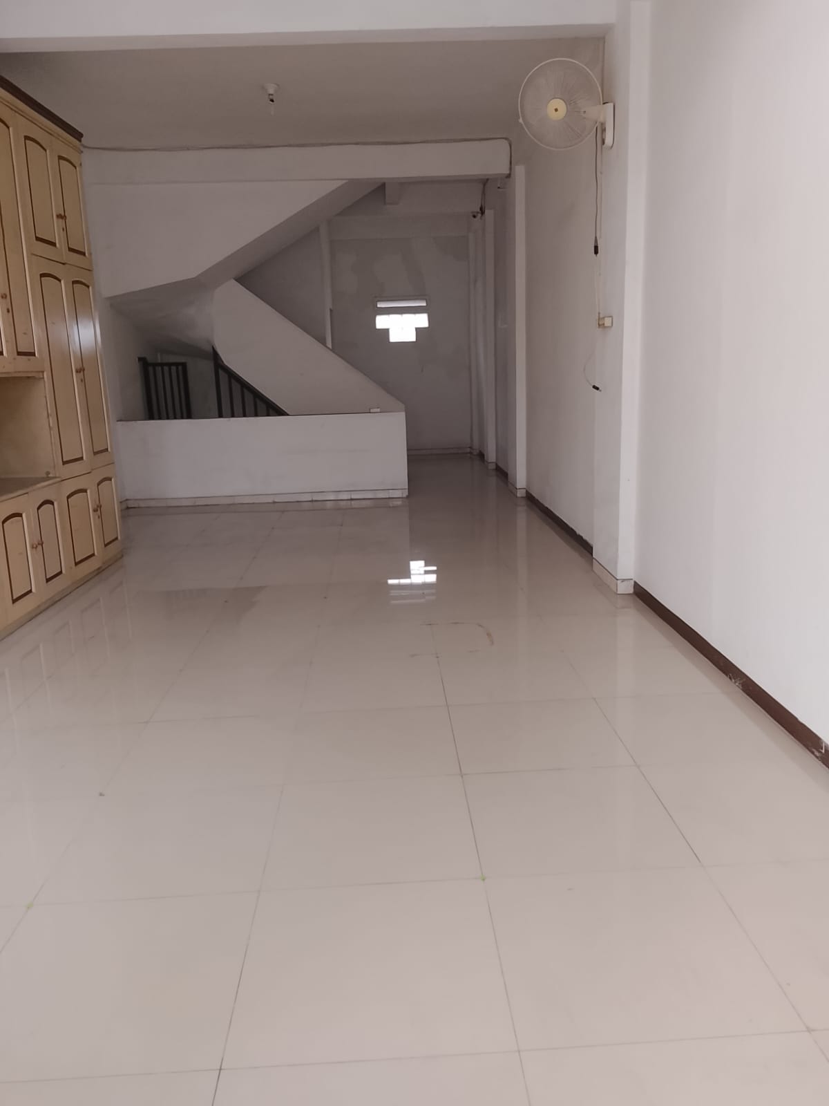 Disewakan Ruko 3 Lantai Siap Huni Lokasi Strategis Raya Darmo Permai Surabaya Barat - Thumbnail 5