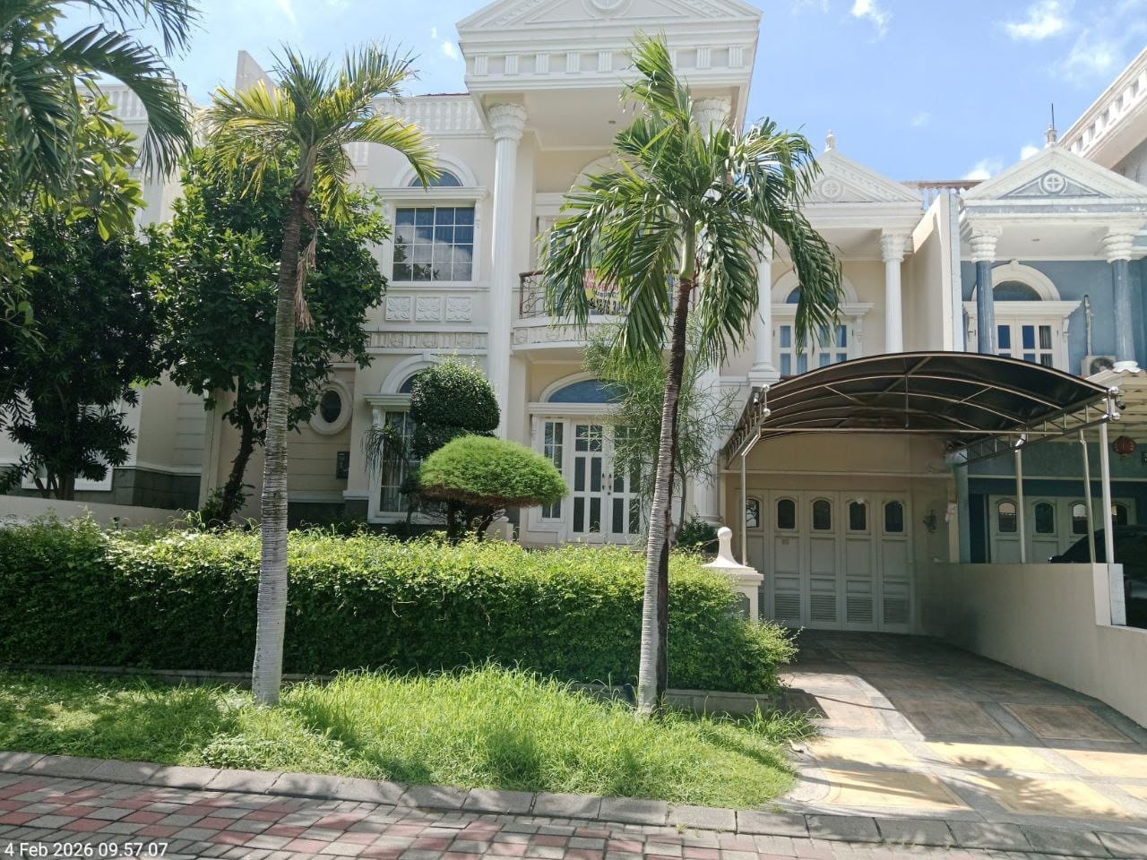 Dijual Rumah Strategis di Raffles Garden Citraland Utama Surabaya Barat - Image 1