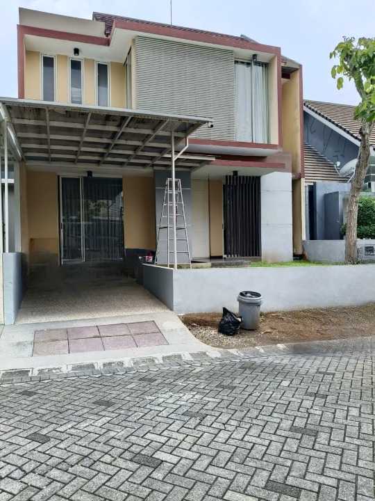 Disewakan Rumah 2 Lantai Full Furnished Siap Huni di Greenwood Surabaya Barat - Image 1